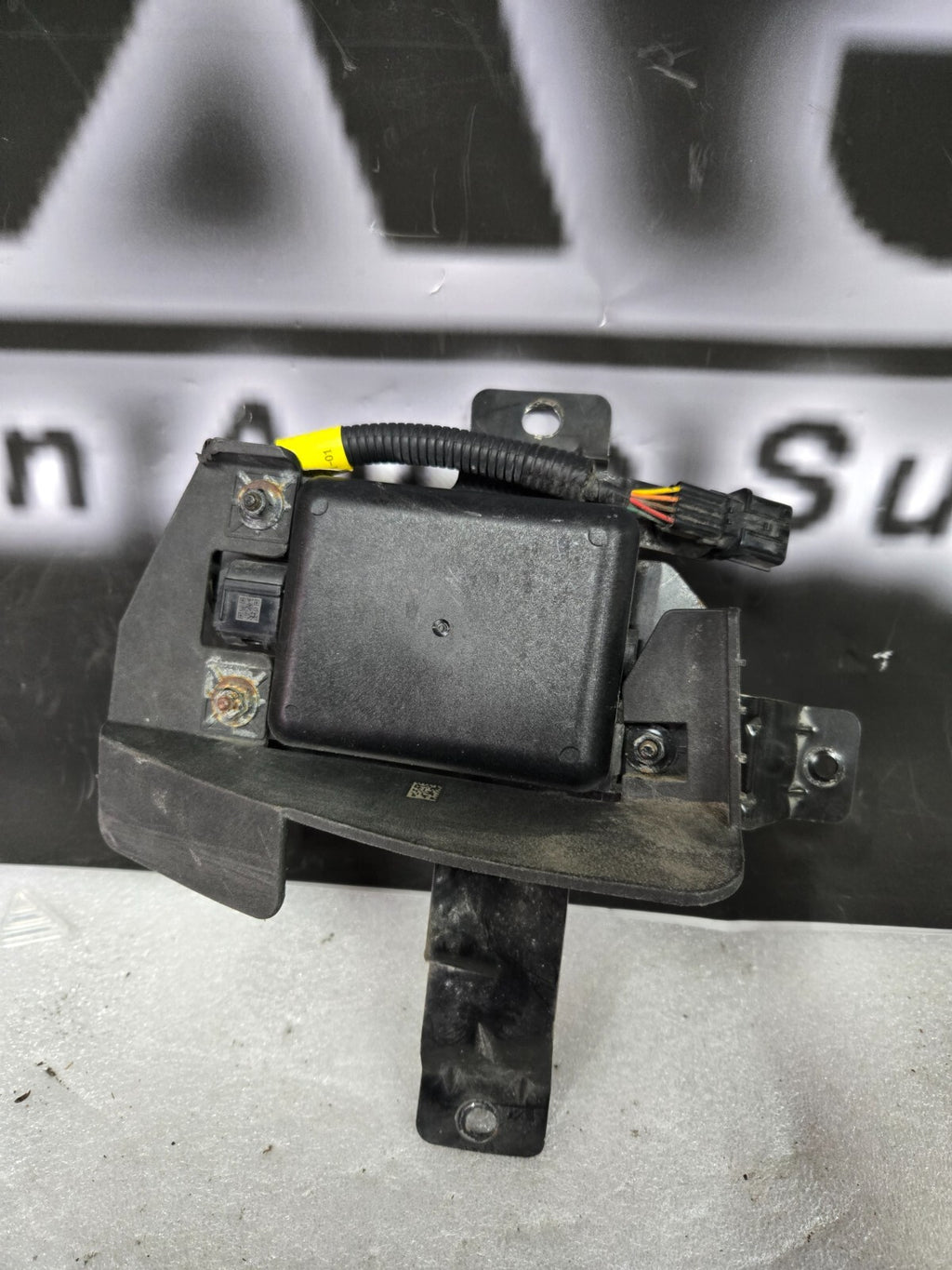 2017-2018 Hyundai Elantra Left Blind Spot Radar Sensor Module 95811-F2001 OEM