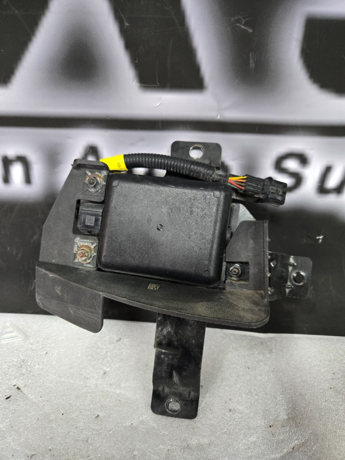 2017-2018 Hyundai Elantra Left Blind Spot Radar Sensor Module 95811-F2001 OEM