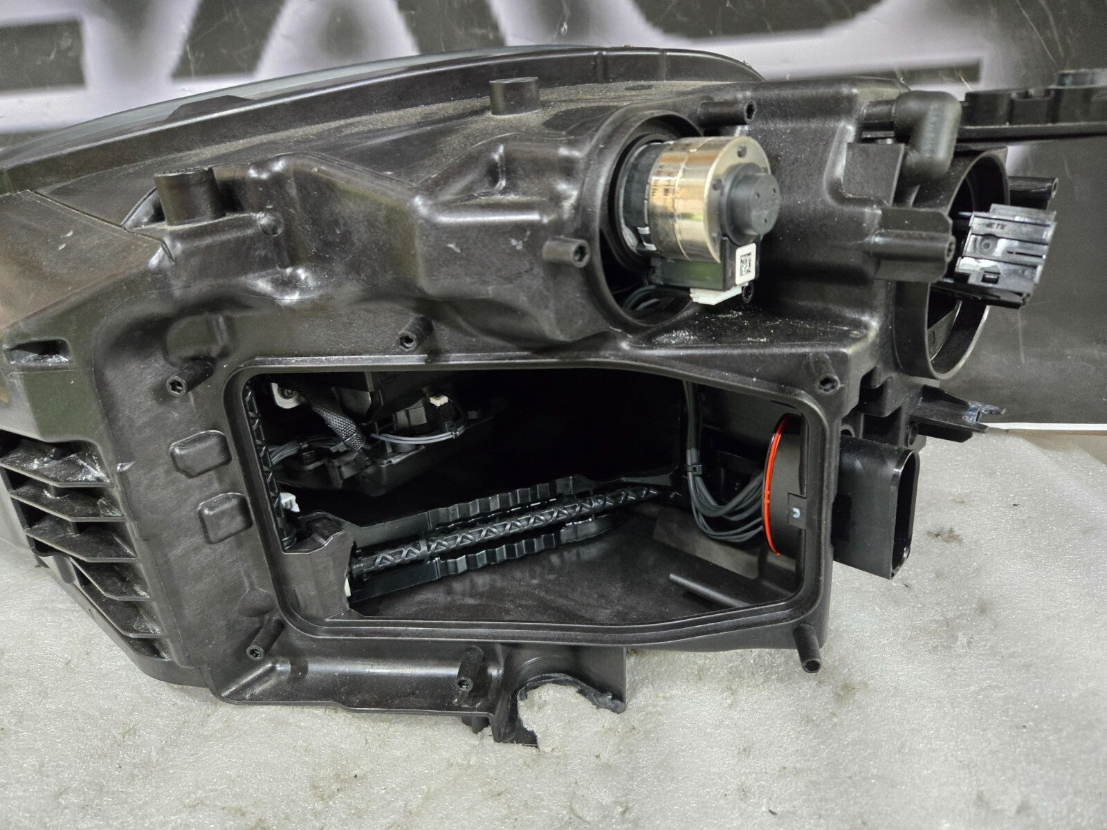 2024 2025 Porsche Cayenne Right RH Passenger Side LED Headlight OEM 9Y0941082M