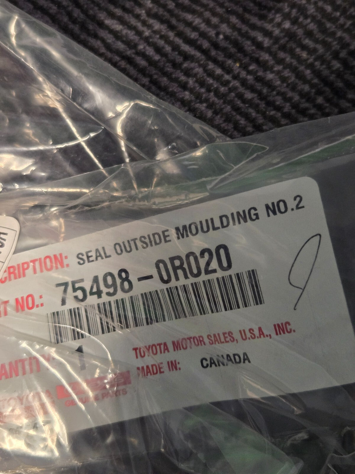 Genuine Toyota Lower Molding Seal 75498-0R020 OEM