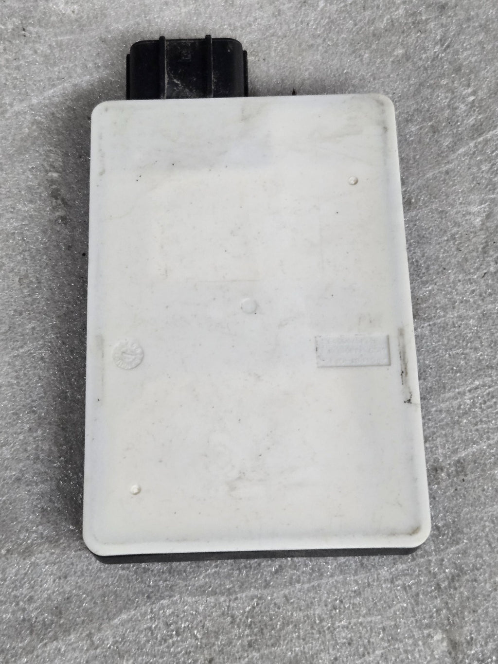 2015 - 2023 JEEP RENEGADE REAR BLIND SPOT RADAR SENSOR MODULE OEM 52049444