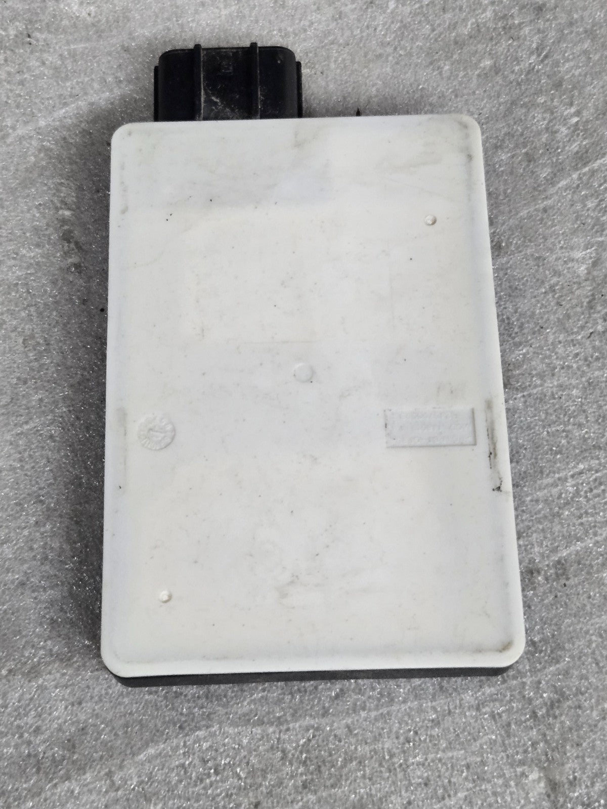 2015 - 2023 JEEP RENEGADE REAR BLIND SPOT RADAR SENSOR MODULE OEM 52049444