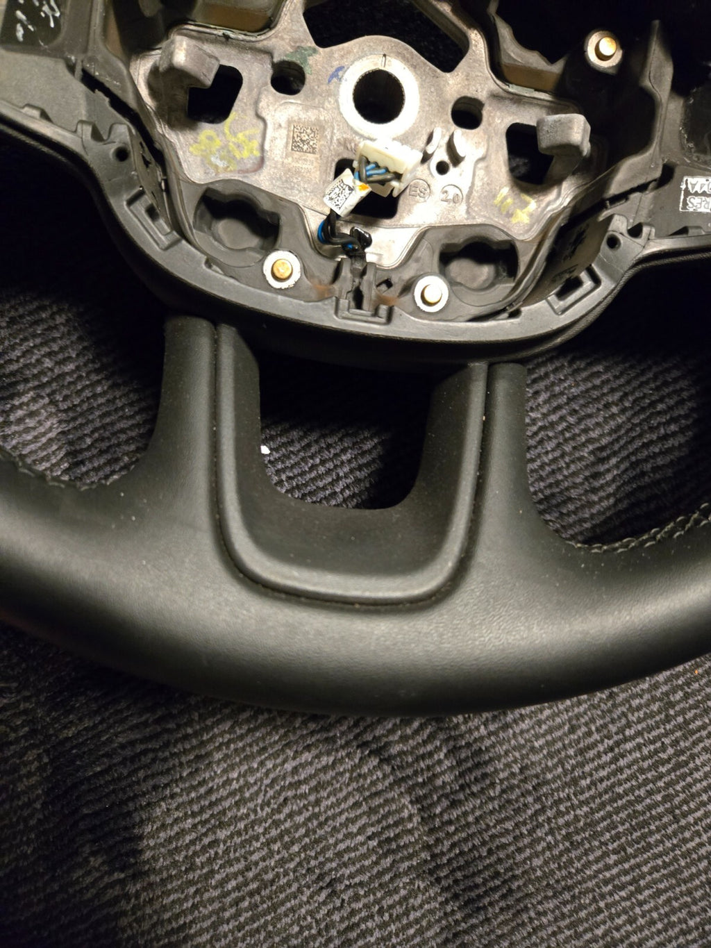 NEW Volvo XC40 Steering Wheel, 3 Spoke - 32366941 OEM 