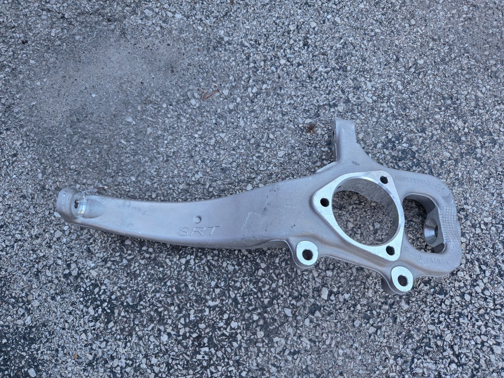 2011-15 JEEP GRAND CHEROKEE SRT FRONT RIGHT RH SUSPENSION SPINDLE NEW 6825158AD