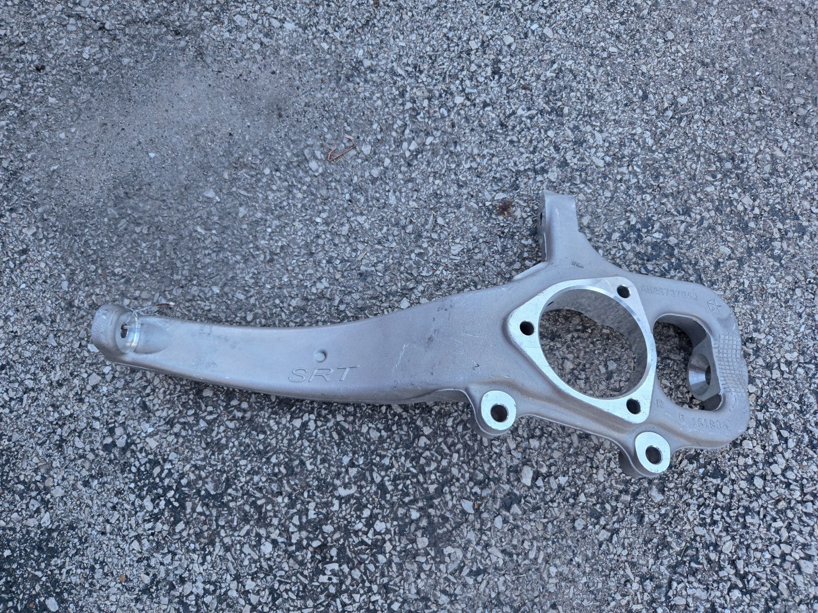 2011-15 JEEP GRAND CHEROKEE SRT FRONT RIGHT RH SUSPENSION SPINDLE NEW 6825158AD