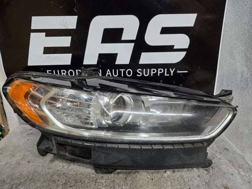 2013-2016 Ford Fusion Halogen Right Side Headlight Assembly OEM DS73-13W029-CD