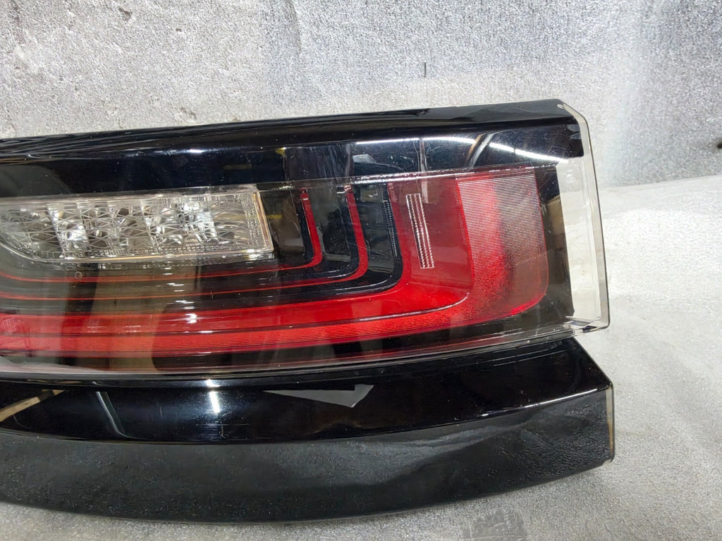 2018-2023 RANGE ROVER VELAR REAR LEFT DRIVER OUTER LED TAIL LIGHT OEM LR181914