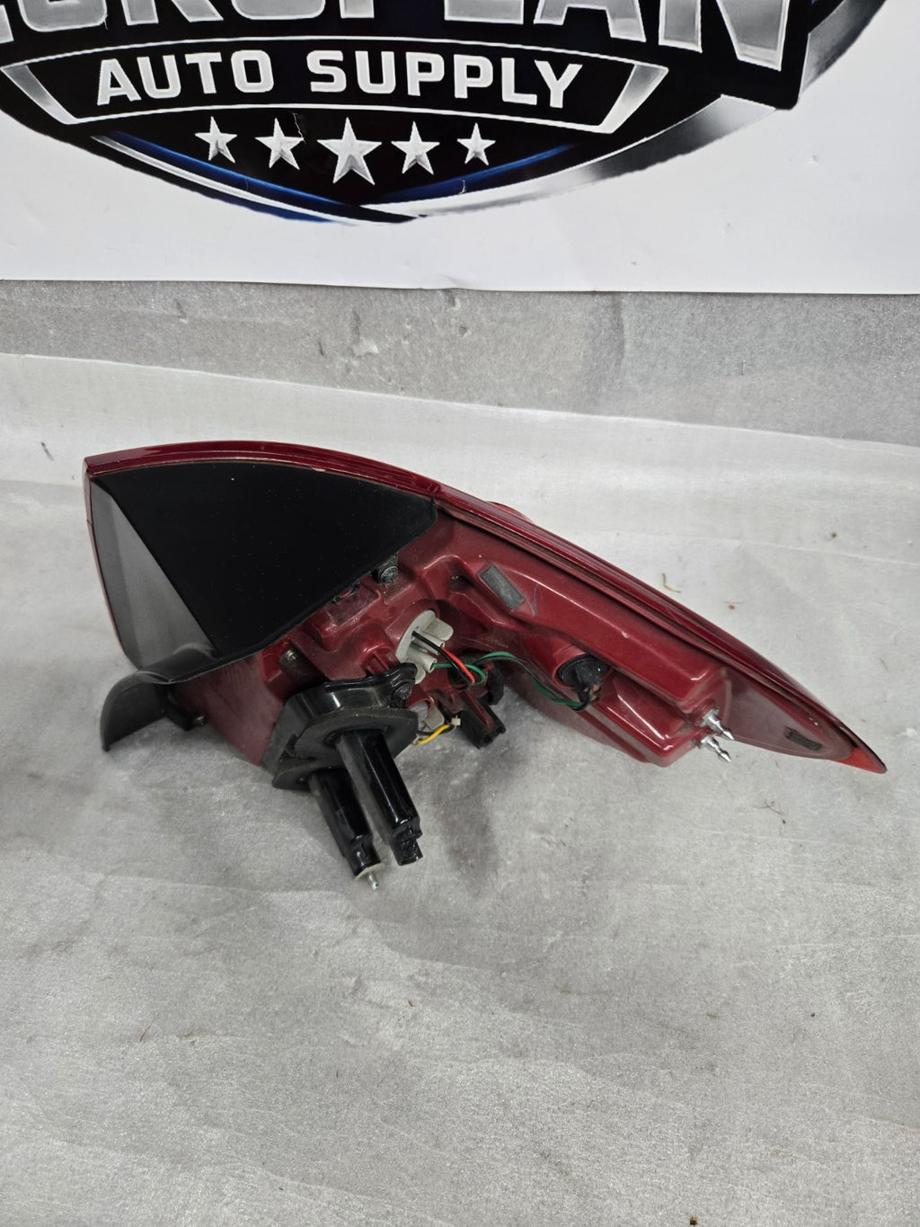 2016 - 2018 KIA SORENTO LEFT DRIVER SIDE OUTER TAILLIGHT OEM 92401-C6