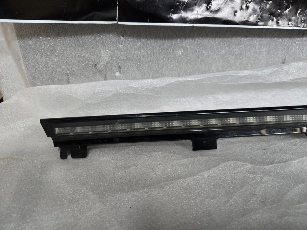 2016 LAND RANGE ROVER (L405) REAR TAILGATE HATCH THIRD 3RD BRAKE STOP LIGHT LAMP