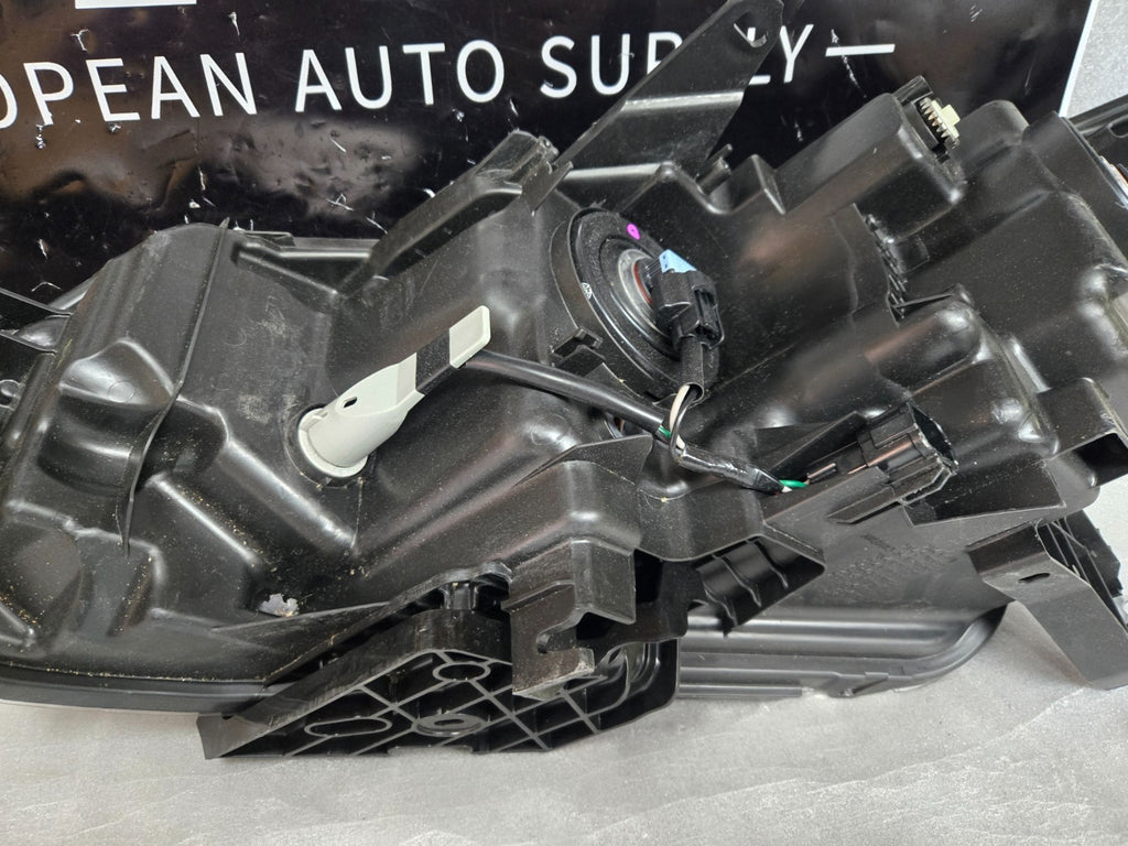 2020-2022 Nissan Rogue Sport Right RH Halogen DRL LED Headlight Assembly OEM
