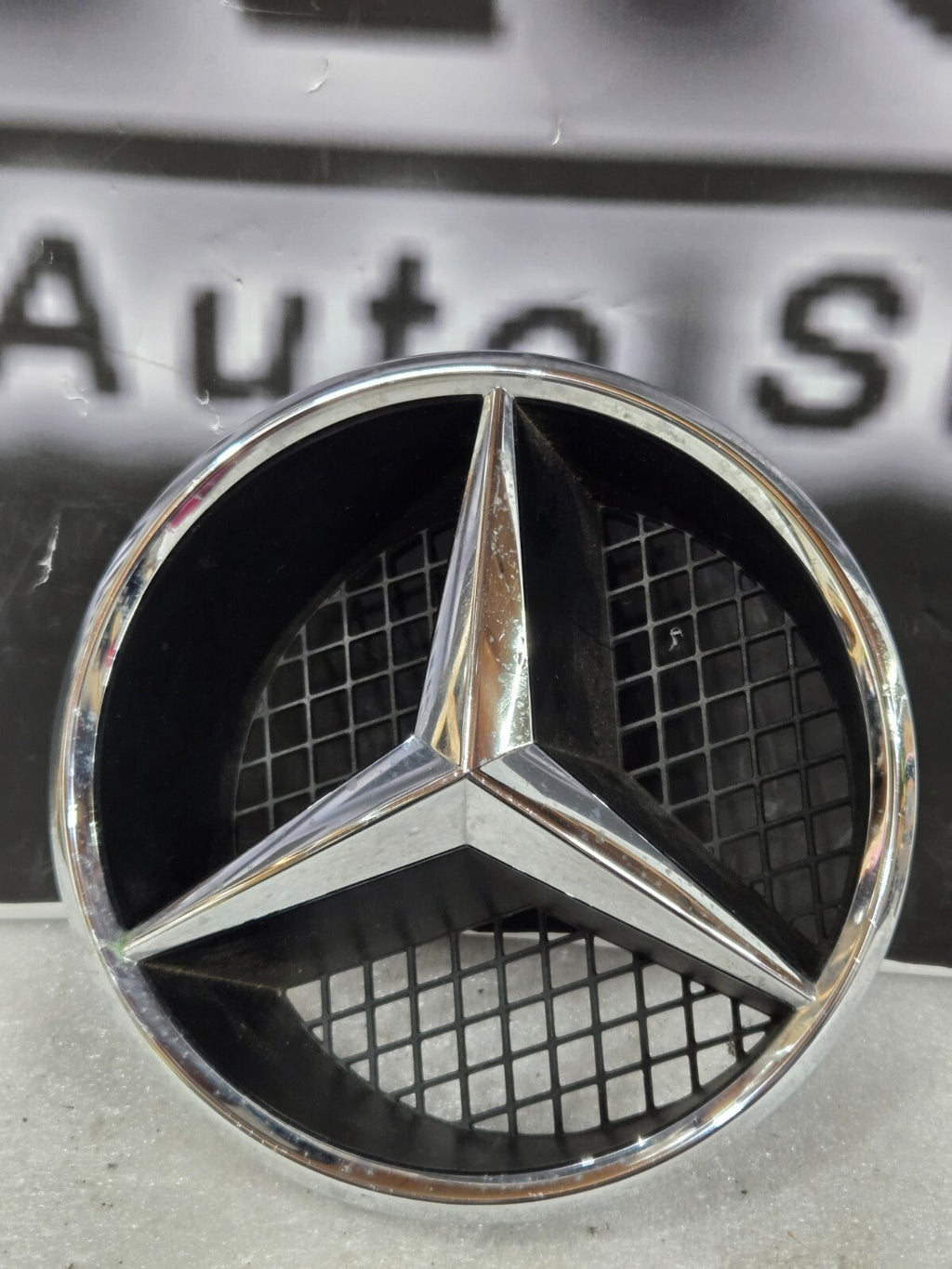 2008-2014 W204 MERCEDES C250 GRILL STAR HOUSING OEM A2078880260