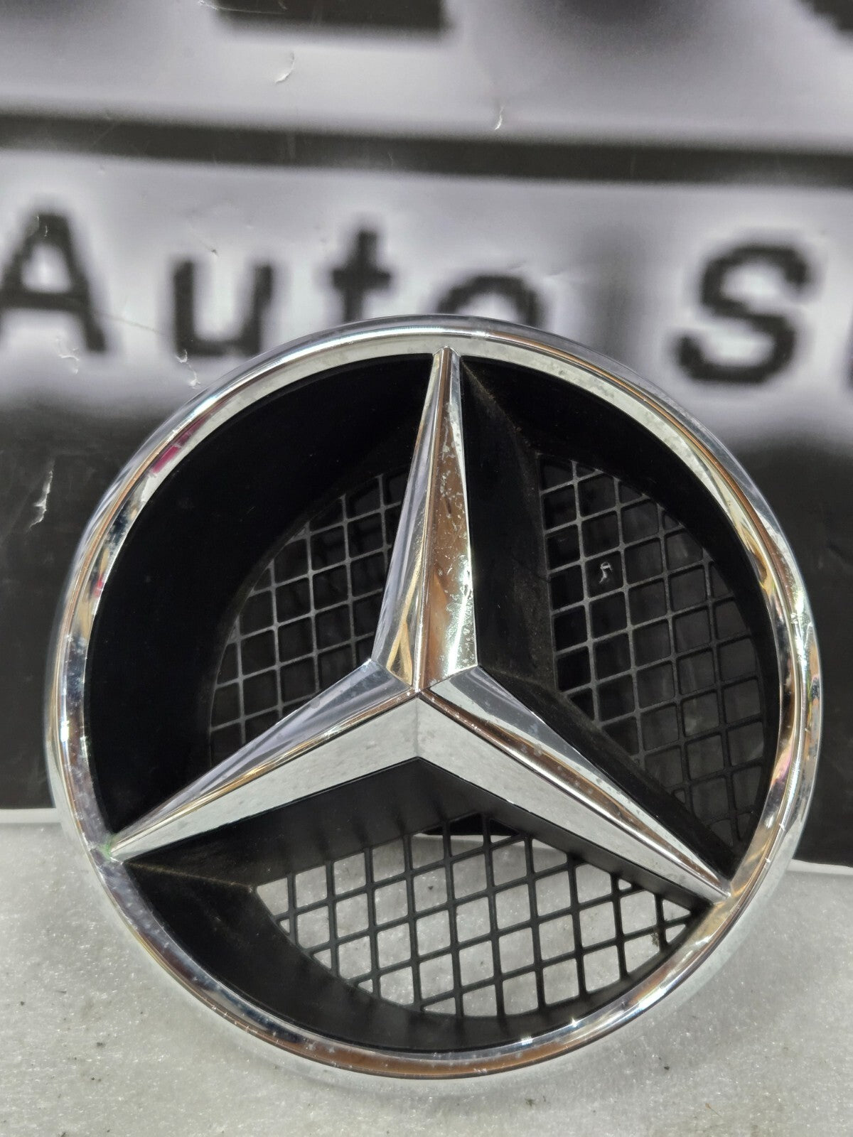 2008-2014 W204 MERCEDES C250 GRILL STAR HOUSING OEM A2078880260