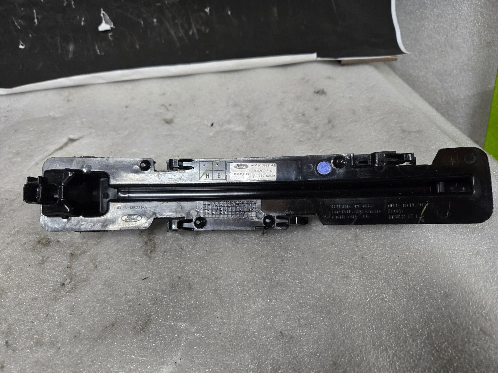 2010-2019 FORD TAURUS FRONT LEFT DRIVER TURN SIGNAL FOG LIGHT RUNNING LAMP OEM