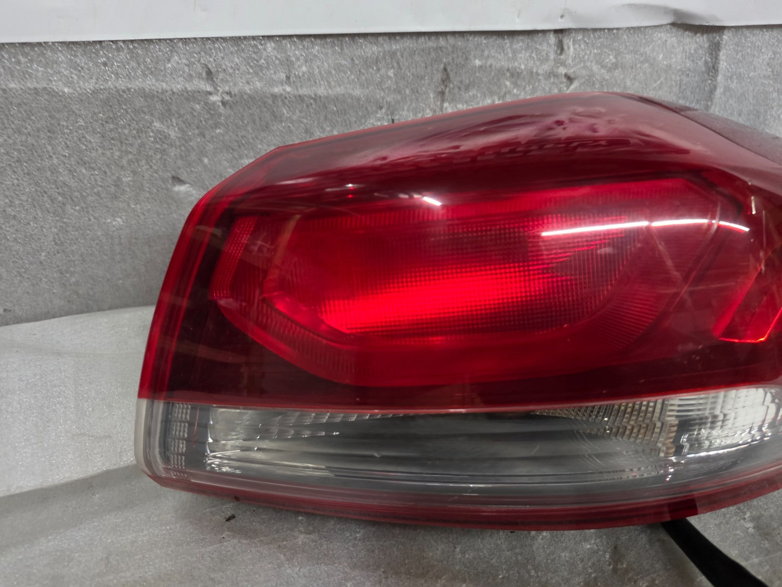 2017 2018 Hyundai Elantra Right Passenger Tail Light Lamp Taillight OEM 92402F30
