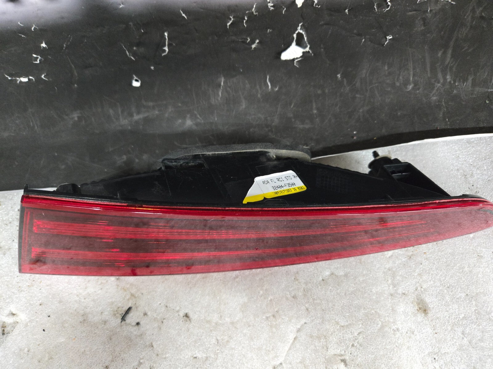 2019-2020 HYUNDAI ELANTRA RIGHT REAR TAIL LIGHT LAMP LED TRUNK MOUNT 92404-F3500