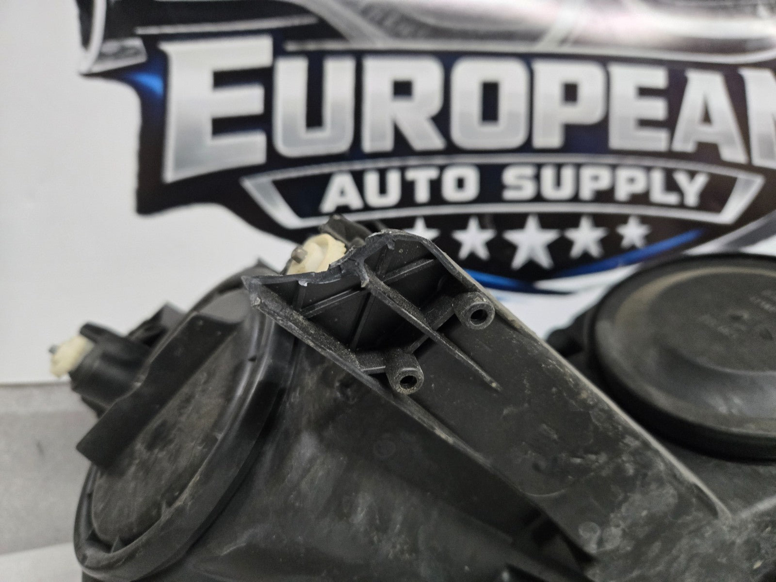 2012-2018 Volkswagen Tiguan Left LH Driver Side Halogen Headlight 5N0941005 OEM