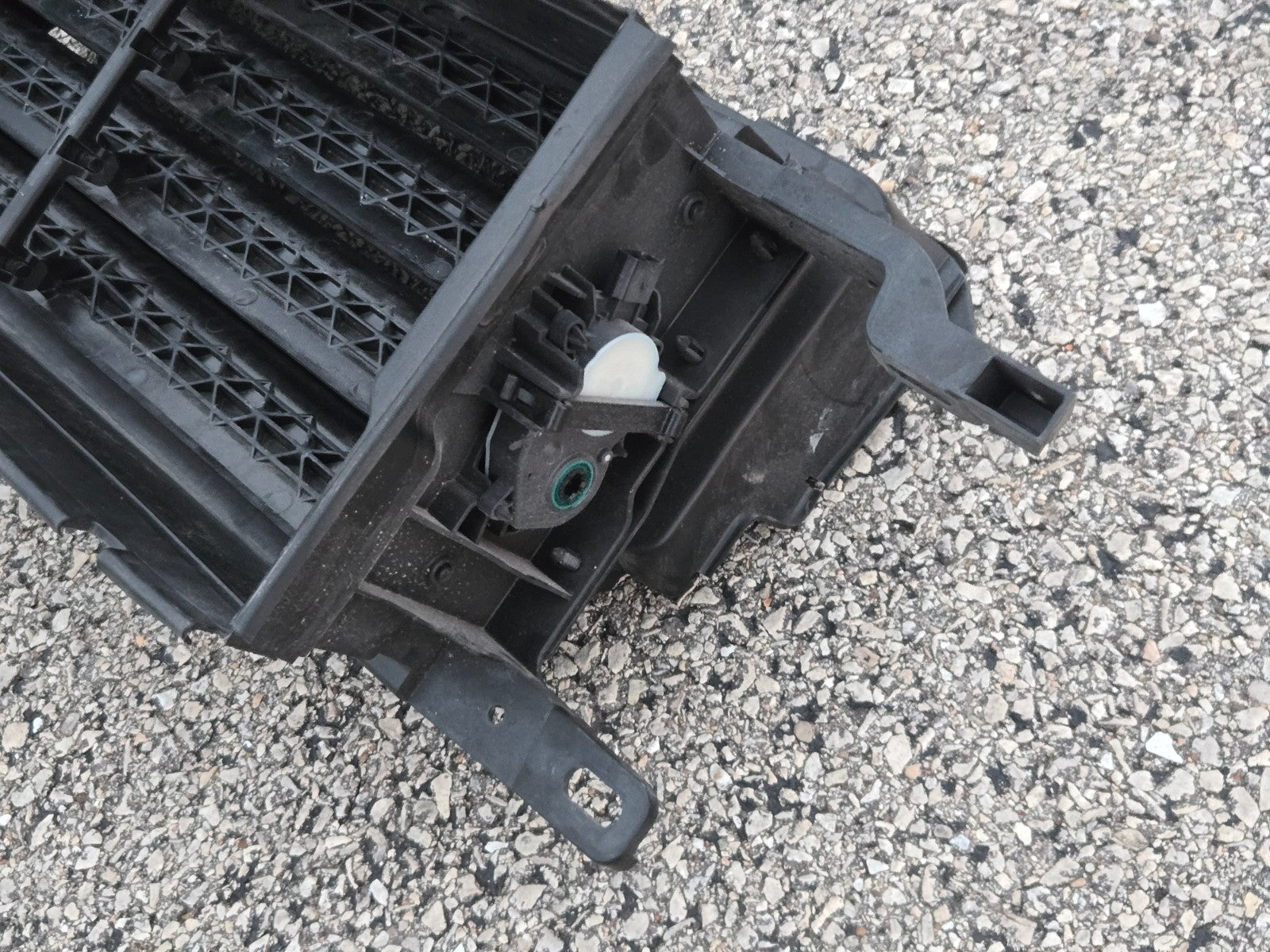 2022-24 FORD EXPEDITION Lower Radiator Support Air Vent Shutter Unit Factory OEM