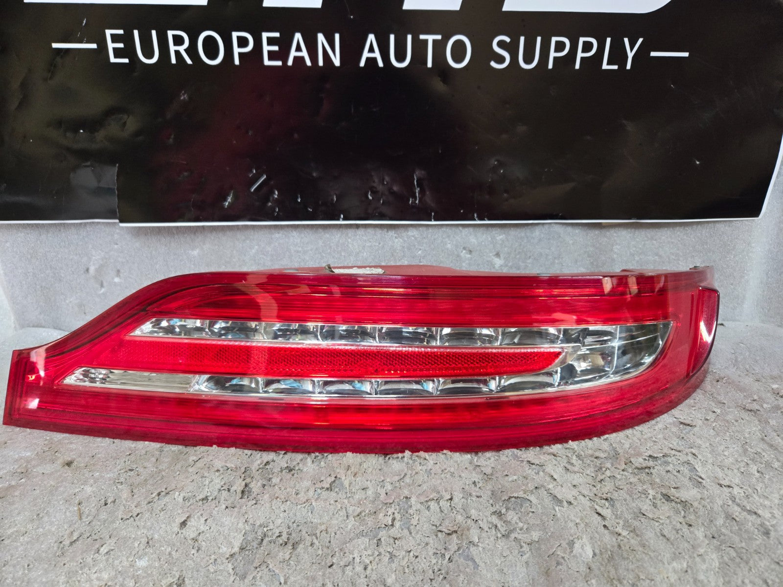 2018-2020 LINCOLN MKC REAR RIGHT TAILGATE TAILLIGHT TAIL LIGHT LAMP OEM 80570CA