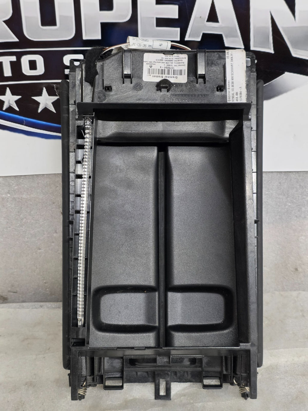2018-2021 MERCEDES GLC63 AMG C253 CENTER CONSOLE ARMREST STORAGE OEM A2905402601