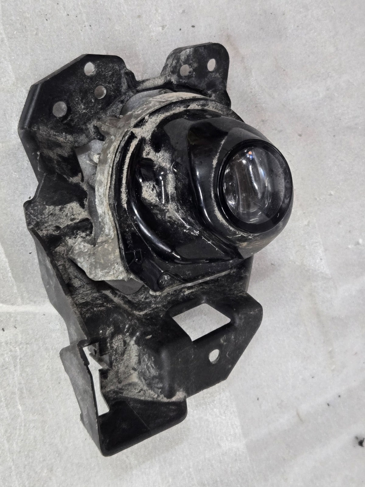 2017 2018 Mazda 3 Right RH Driver Fog Light W/ Bracket OEM BANE-51684
