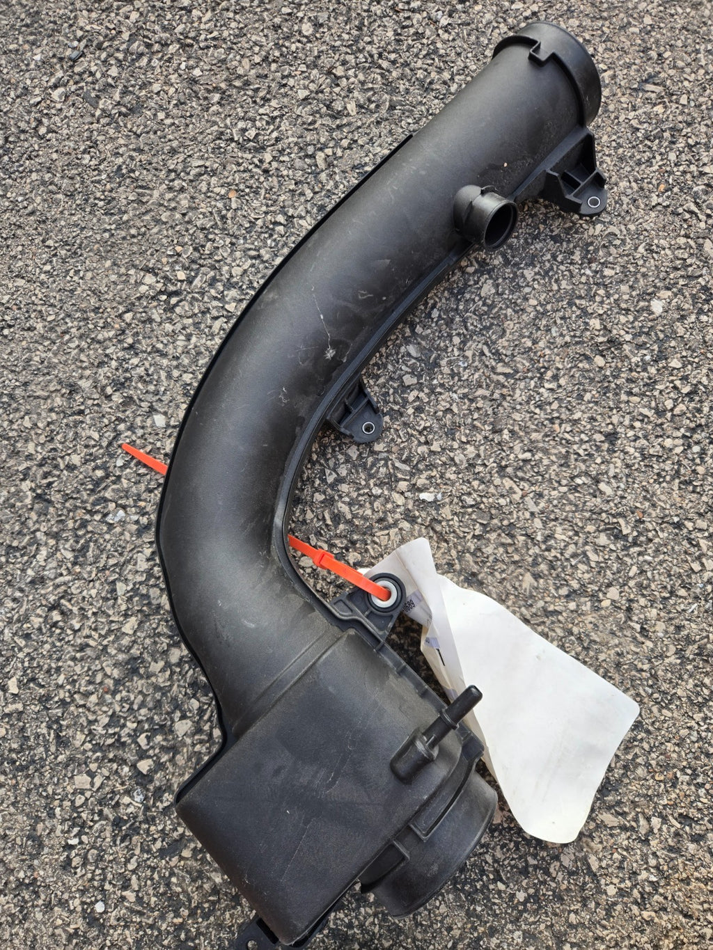 Genuine GM Air Cleaner Outlet Intermediate Duct 84470689 NEW OEM