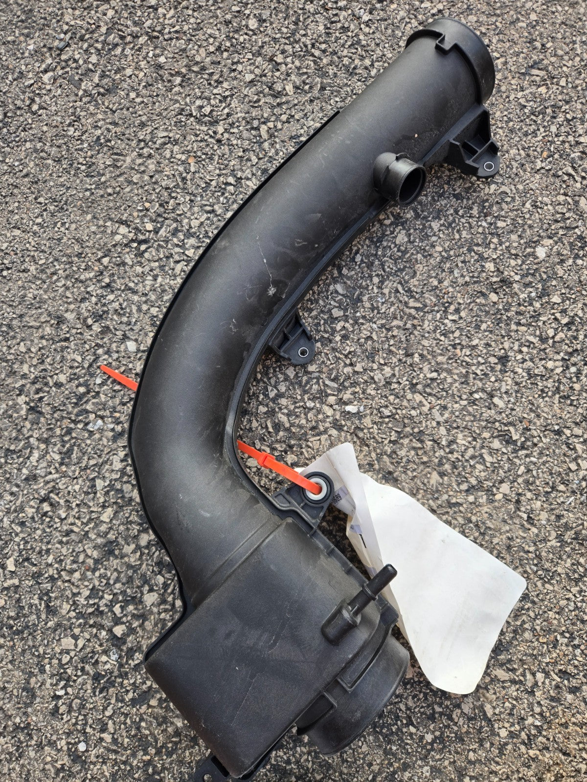 Genuine GM Air Cleaner Outlet Intermediate Duct 84470689 NEW OEM