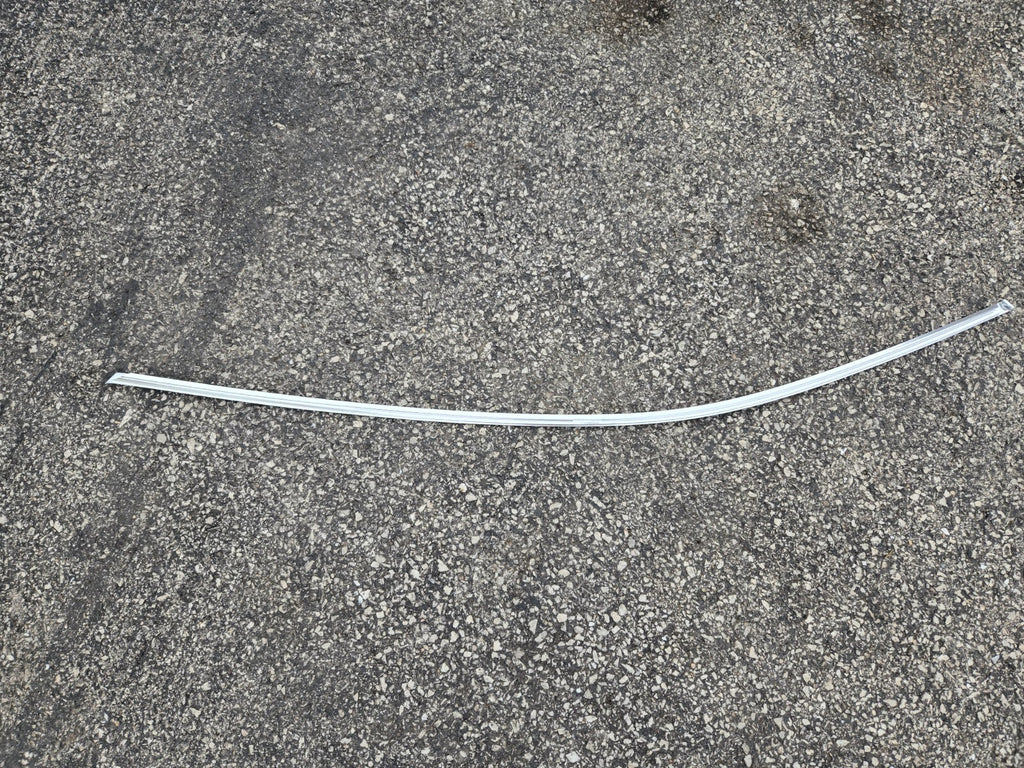GM Genuine Parts Front Driver Side Door Window Upper Reveal Molding 84717091 OEM