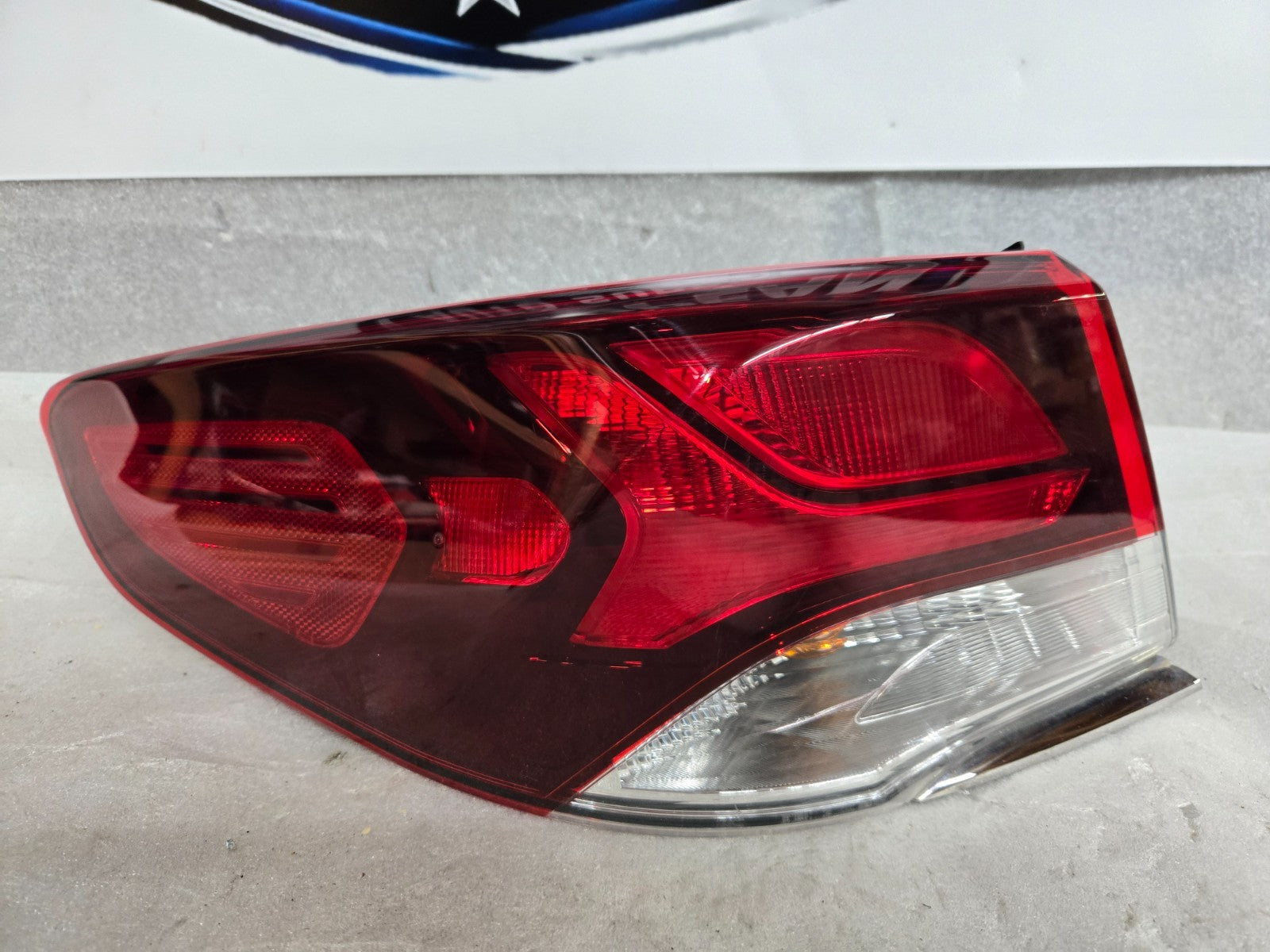 2018 2019 Hyundai Sonata Drivers Left Side Rear Tail Light Lamp OEM 92401-C2