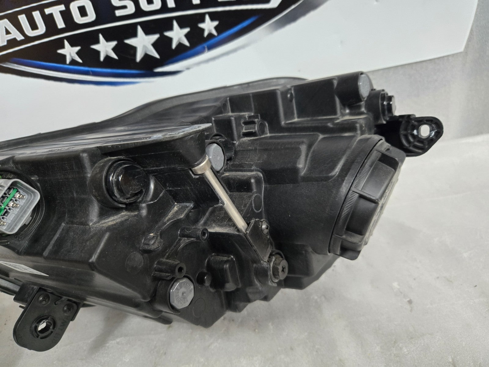 2024-2025 Hyundai Sonata Projector LED Headlight RH Passenger OEM 92102L1740