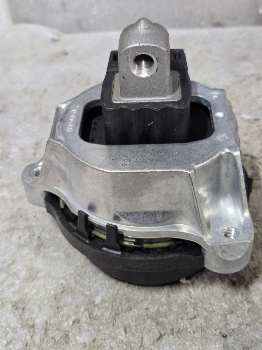 2019 - 2024 BMW X4 G02 XDRIVE 3.0L ENGINE MOTOR RIGHT SIDE MOUNT BRACKET OEM