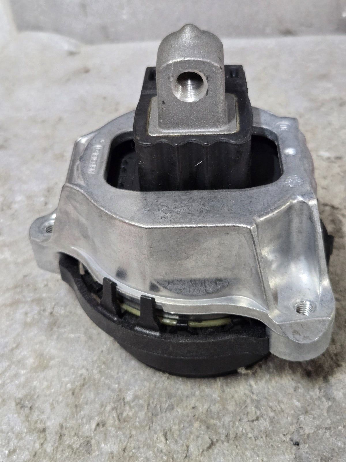 2019 - 2024 BMW X4 G02 XDRIVE 3.0L ENGINE MOTOR RIGHT SIDE MOUNT BRACKET OEM