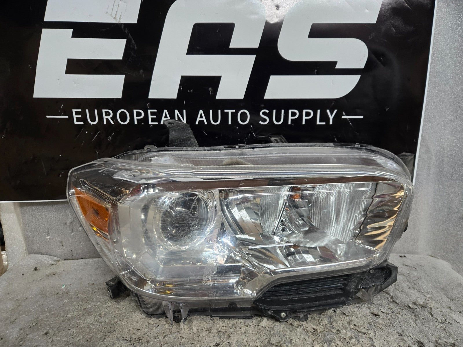 2016-2022 Toyota Tacoma Halogen DRL LED Right Side Headlight OEM 8111004270