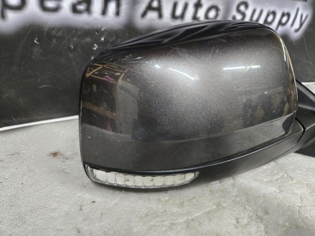 2011-2018 Jeep Cherokee Front Right RH Passenger Side View Mirror E11026536 OEM