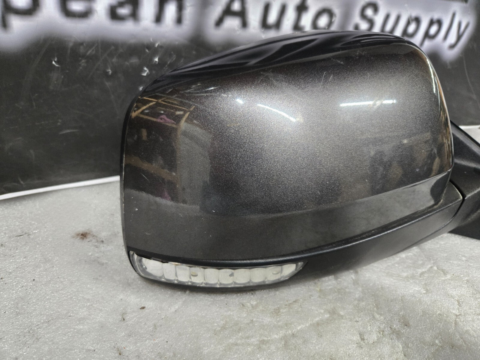 2011-2018 Jeep Cherokee Front Right RH Passenger Side View Mirror E11026536 OEM