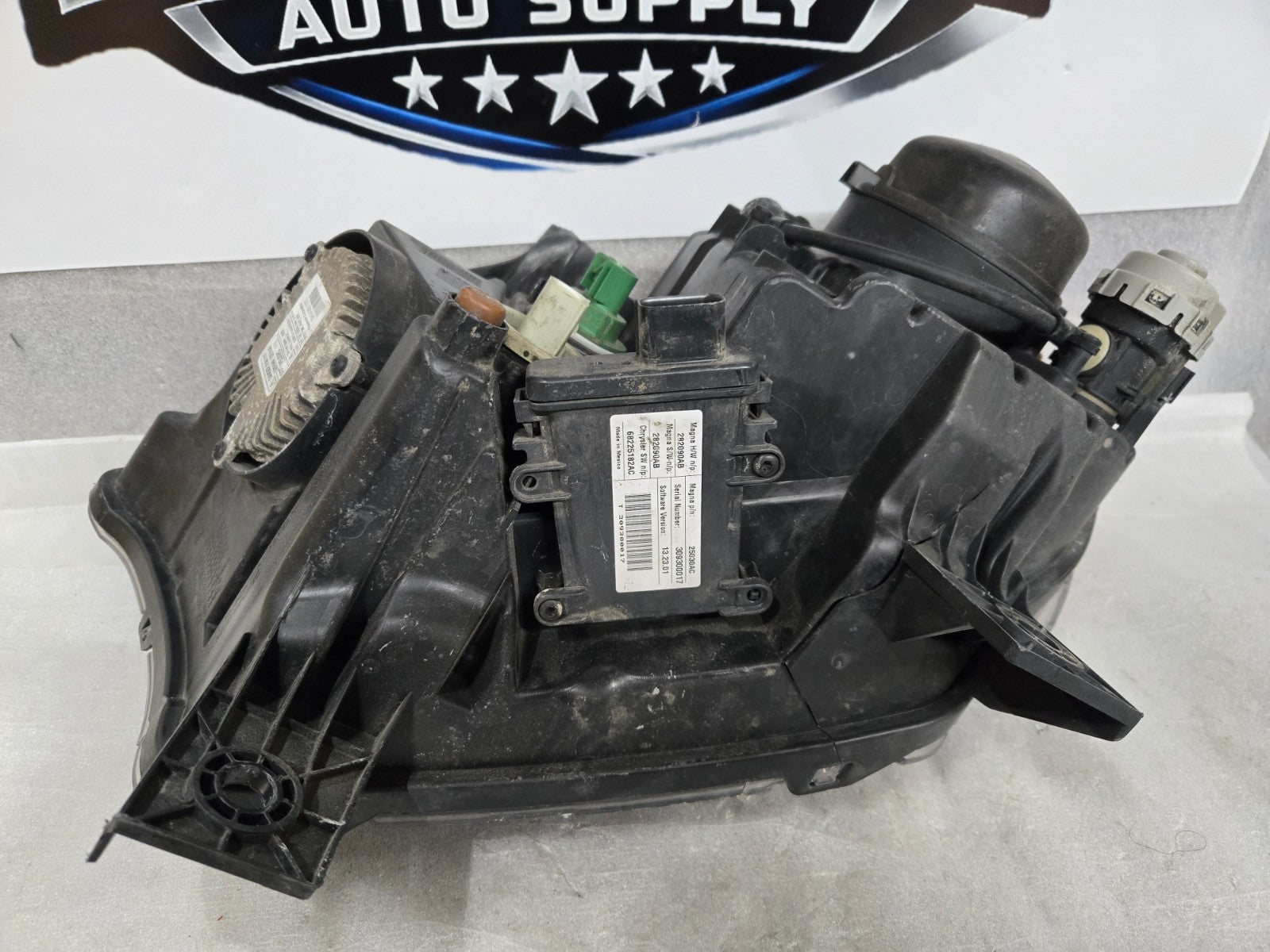 2014-2018 Dodge Durango HID Headlight Right RH Passenger Side 68184830AE OEM R