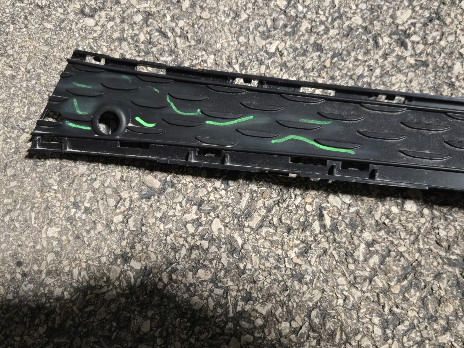2020-2025 MERCEDES BENZ GLE350 GLE450 GRILLE CENTER A1678852610 OEM AMG
