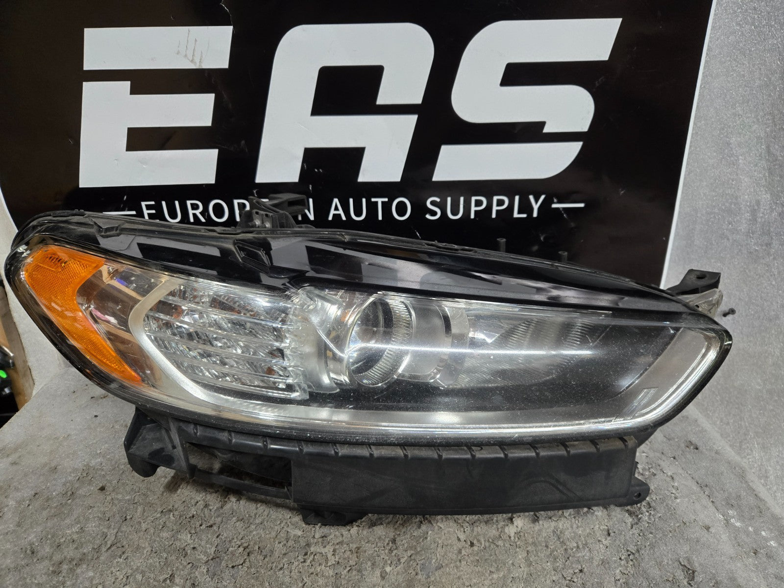 2013-2016 Ford Fusion Halogen Right Side Headlight Assembly OEM DS73-13W029-CD