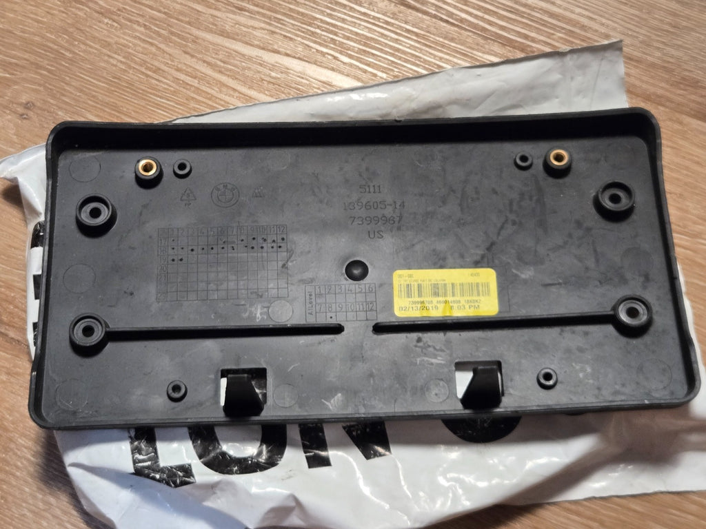 2018 - 2021 BMW X3 G01 FRONT BUMPER LICENSE PLATE MOUNT BRACKET OEM 51117399967