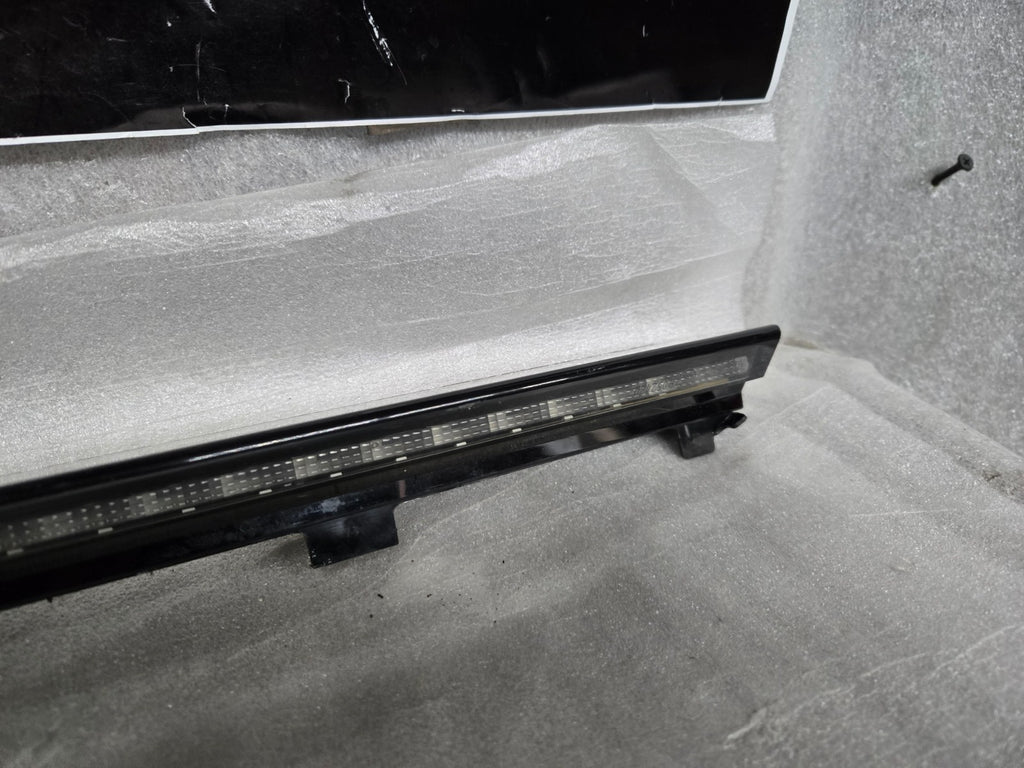 2016 LAND RANGE ROVER (L405) REAR TAILGATE HATCH THIRD 3RD BRAKE STOP LIGHT LAMP