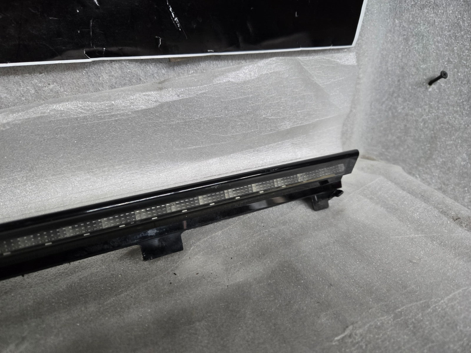 2016 LAND RANGE ROVER (L405) REAR TAILGATE HATCH THIRD 3RD BRAKE STOP LIGHT LAMP