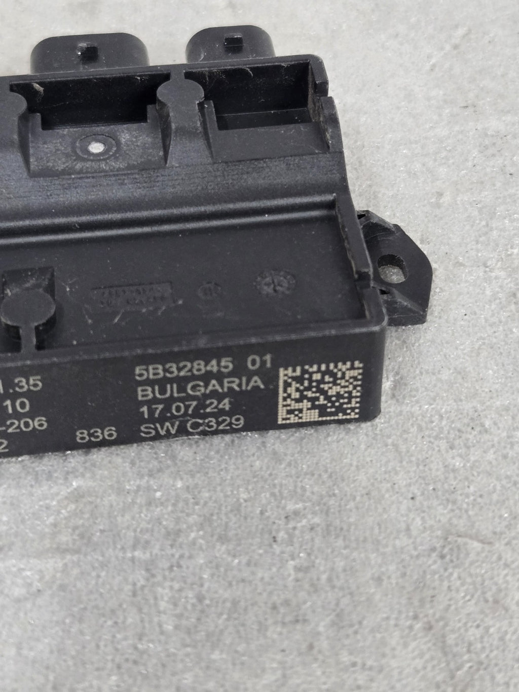 2020-2024 BMW 228 F44 BMW i4 OEM Rear Bumper Tailgate Liftgate Sensor 6135241623