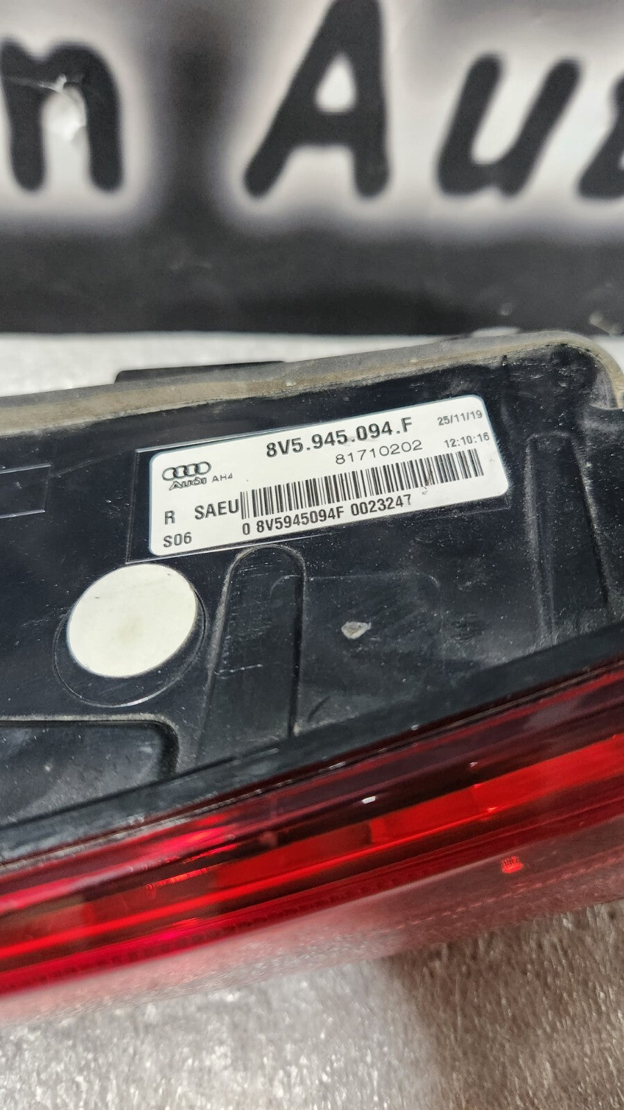 TRUNK-MOUNTED DYNAMIC TAIL LIGHT 8V5945094F AUDI A3 S3 RS3 17-20 RH PASSENGER