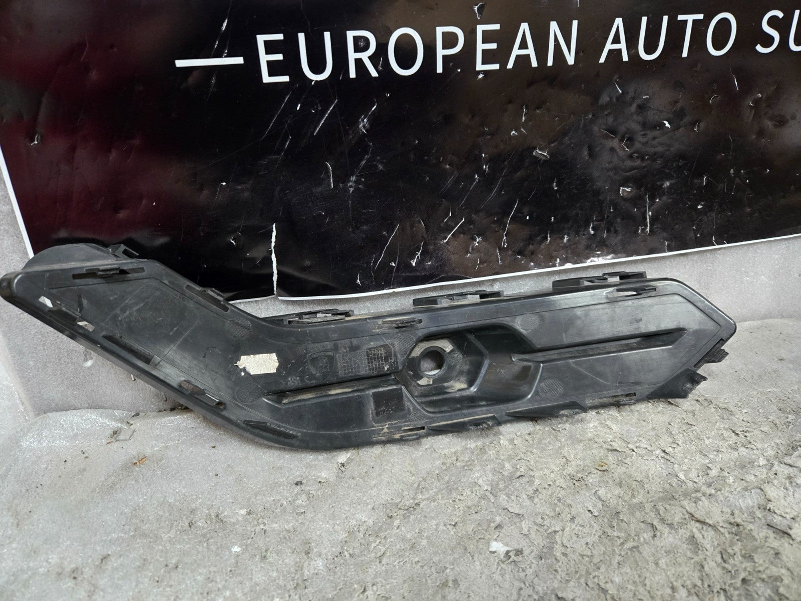 Lamborghini Urus Bumper RH Right Passenger Side Bumper Insert OEM *Clips Damaged