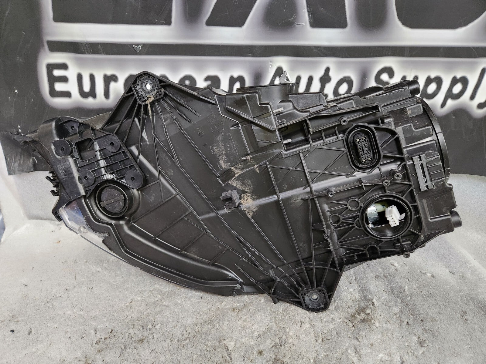 2015 2016 2017 PORSCHE MACAN HEADLIGHT XENON HID RIGHT PASSENGER 95B941032CS OEM