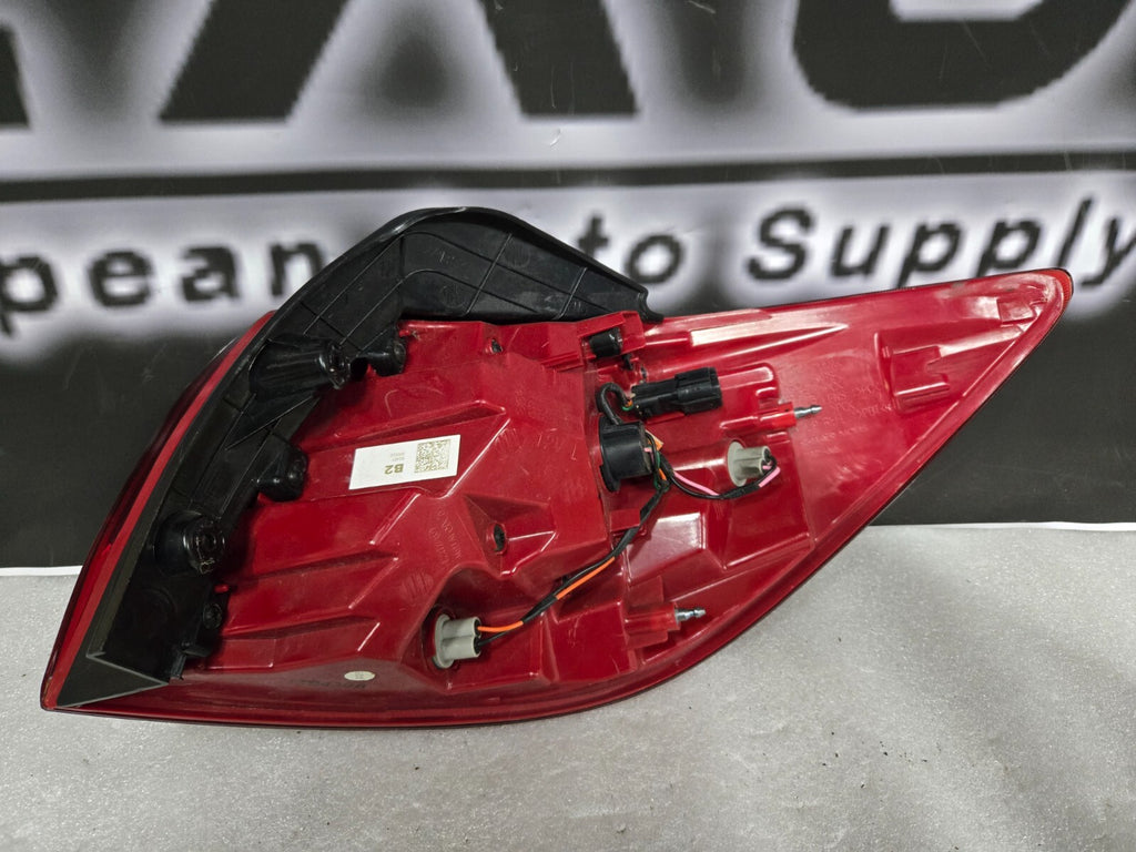 2014-2016 Kia Sportage Driver Tail Light Quarter Panel Mounted 924013W520 OEM