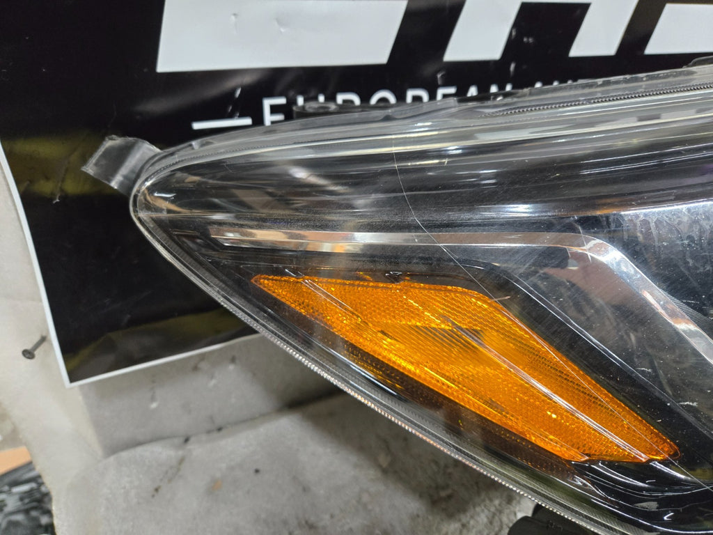 2017-2019 Nissan Pathfinder Right RH Halogen w/LED Headlight 26010-9PF1A OEM
