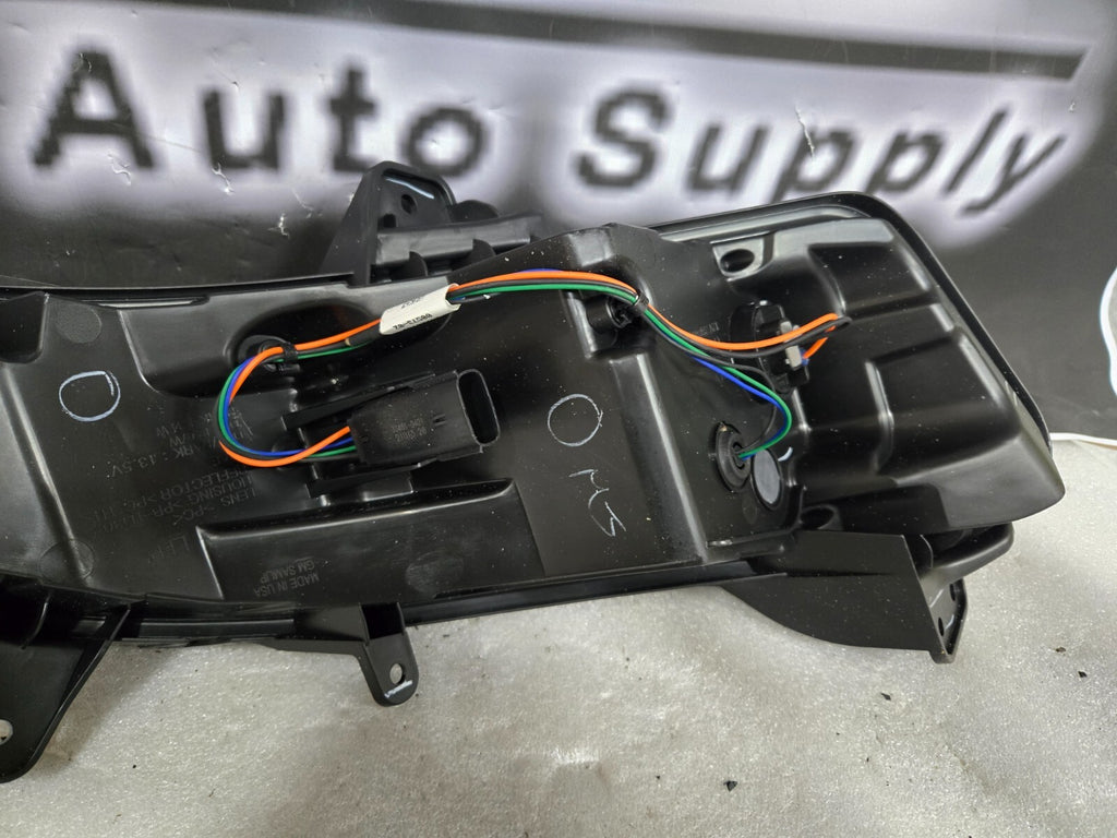 2019-2023 Chevrolet Malibu OEM GM Front LH Driver Side LED Signal Lamp 84843549