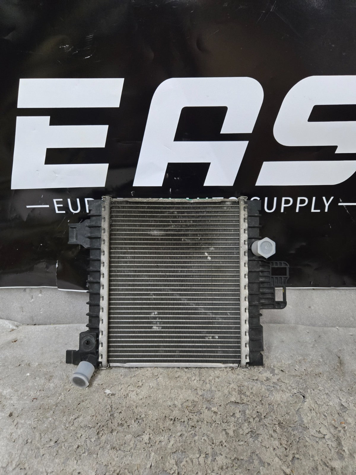 2018 2019 2020 2021 LAMBORGHINI URUS RADIATOR LEFT LH DRIVER SIDE OEM 4M0121218F