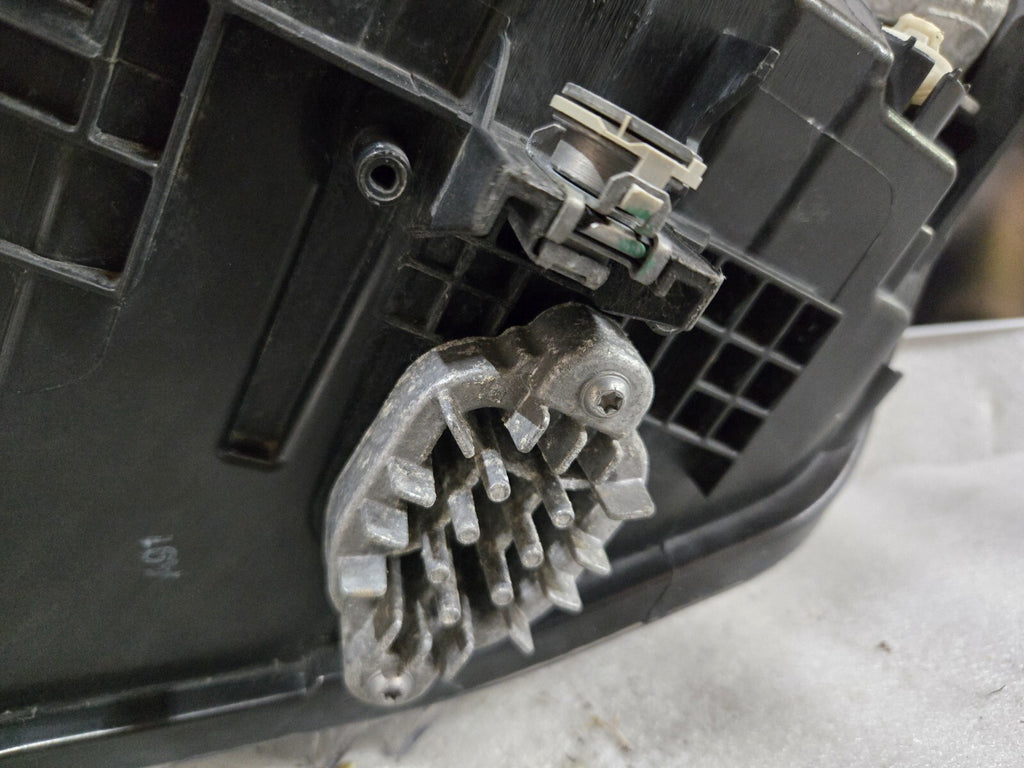 2016-2018 BMW 3-Series F30 Right RH Side Non-Adaptive LED Headlight OEM COMPLETE