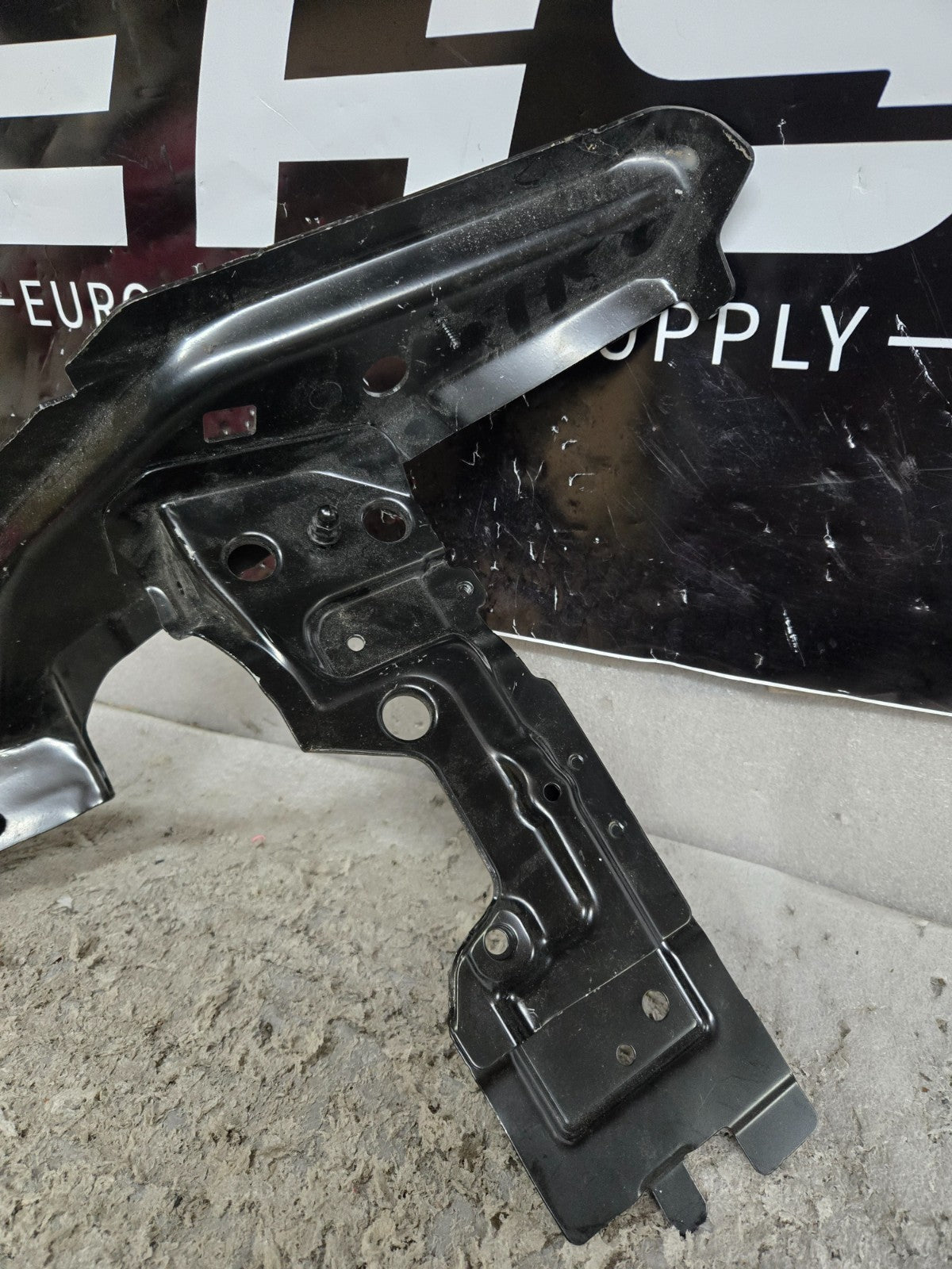 2015-2025 Porsche Macan 3.0L Front Right Frame Horn Apron 95B805140AYGRV OEM